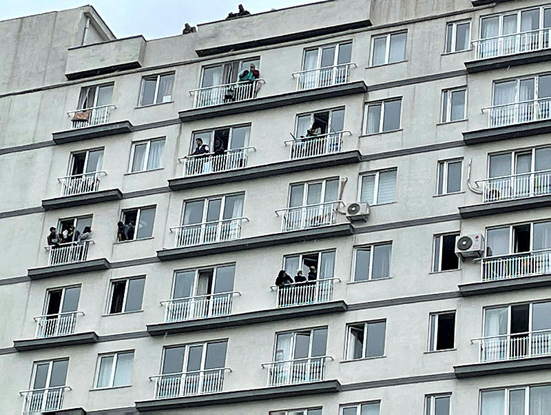 Son dakika: İstanbulda korku dolu anlar: 18 katlı rezidansta yangın çıktı: Mahsur kalanlar var