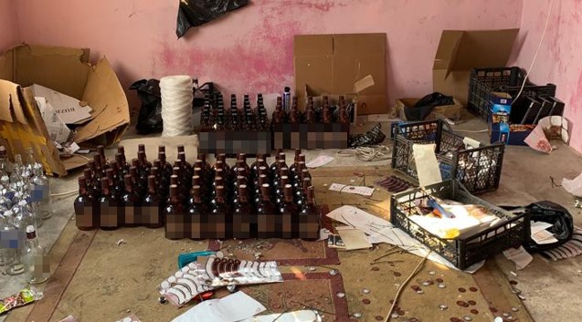Antalya’da piyasa değeri 250 bin TLlik sahte alkollü içki ele geçirildi