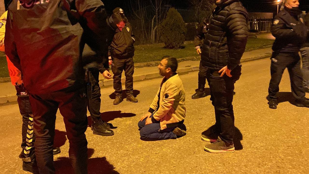 Bursa’da alkollü sürücü polislere zor anlar yaşattı: ‘Ehliyetimi alacağına öldürün’