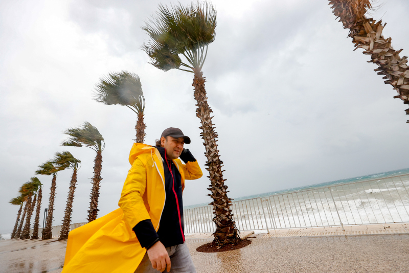 Bir yılda yağan yağmur 1 günde yağdı! Kırmızı kodla uyarılan Antalyada son 3 yılın rekoru kırıldı