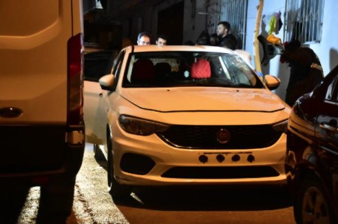 İzmirde kan donduran olay! Otomobil içinde 20 yaşındaki gencin cesedi bulundu