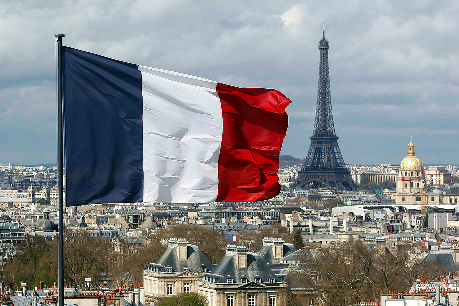 Fransada yeni varyant endişesi: 12 kişiye bulaştı
