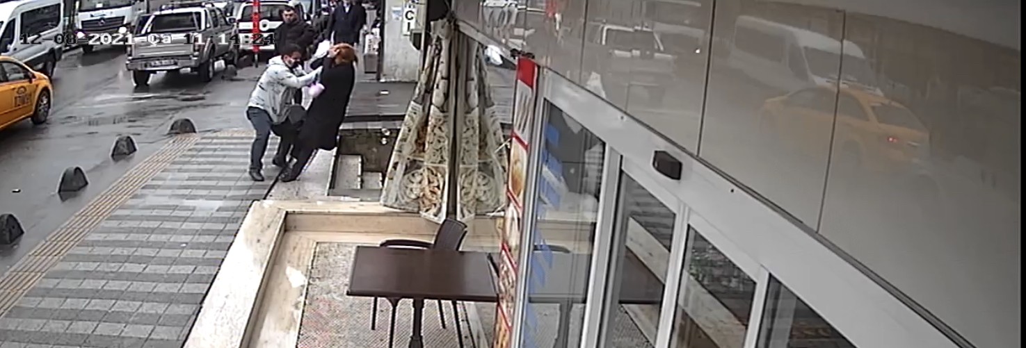 İstanbul’da kıskanç koca dehşeti kamerada: Yumrukladığı karısını merdivenlerden yuvarladı