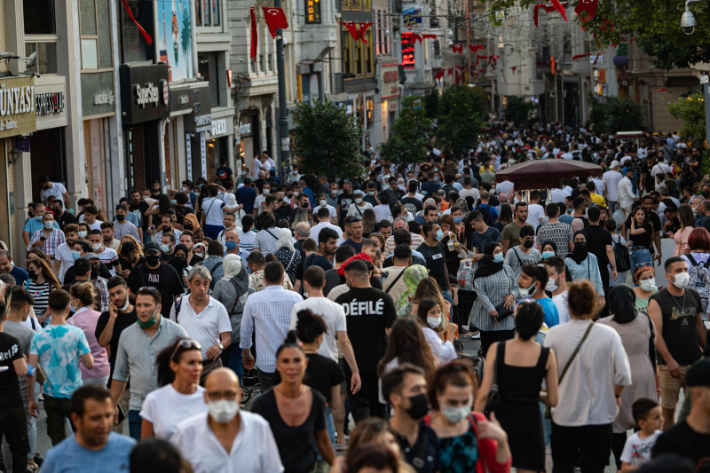 İstanbulda Omicron etkisi: Kıpkırmızı