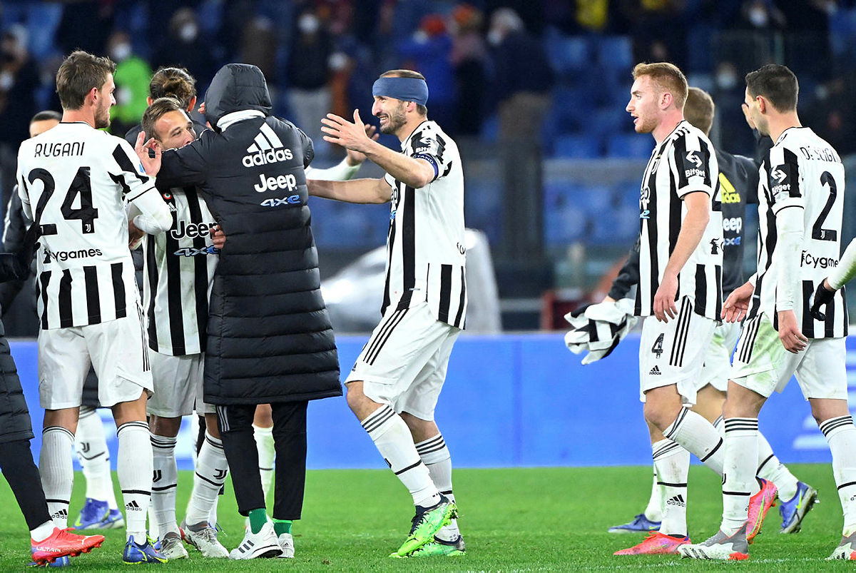 İtalyada unutulmayacak maç! Juventus yedi dakikada üç golle geri döndü! Roma 3-4 Juventus (MAÇ SONUCU-ÖZET)