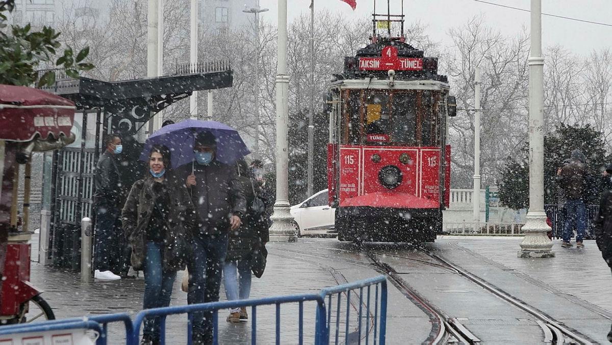 Uyarılar peş peşe gelmişti! İstanbulda kar yağışı başladı! Sıcaklıklar eksilere düşüyor | 12 Ocak İstanbul, Ankara, İzmir hava durumu