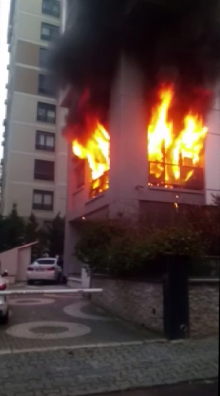 Son dakika: İstanbul Kadıköyde dairede yangın! Kahreden haber geldi: 1 kişi öldü