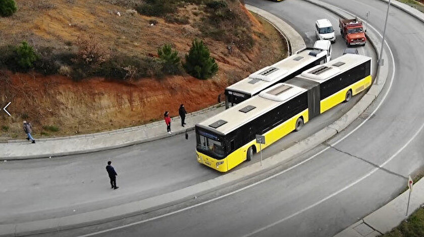 Son dakika: Arnavutköy’de otoyol bağlantısında İETT otobüsleri arızalandı! Trafik tamamen durdu