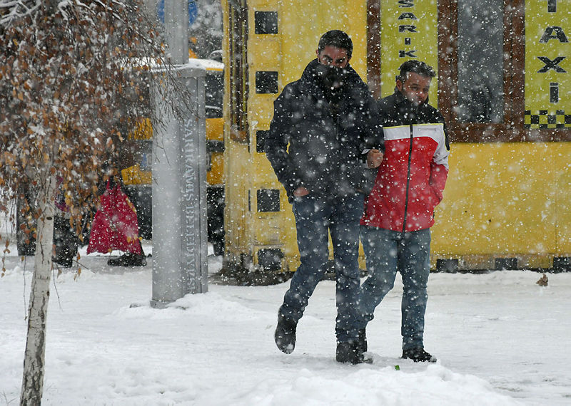 Kar tatili olan iller 17 Ocak Pazartesi! Yarın okullar tatil mi? Valilik MEB tatil açıklamaları…