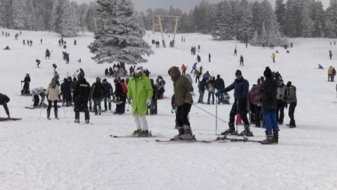 Kış turizminin gözde adresi Uludağ’a tatilciler akın etti