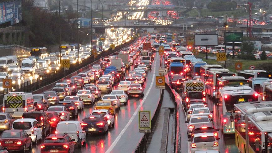İstanbulda hafta trafikle başladı! Yüzde 51i geçti