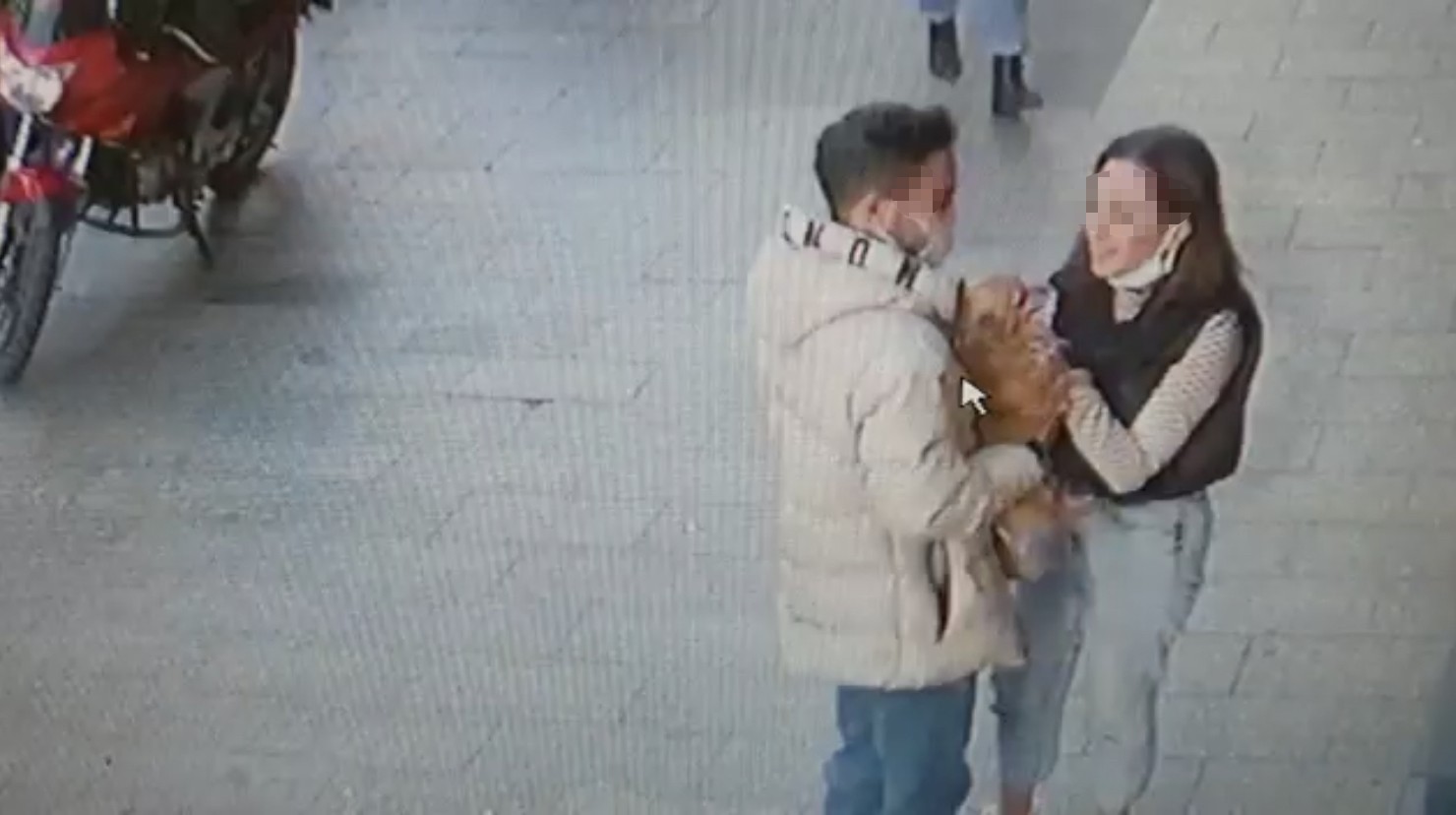 Şaşkına çeviren olay! İstanbul’un ortasında 3 bin dolarlık sevgili soygunu: O anlar kamerada