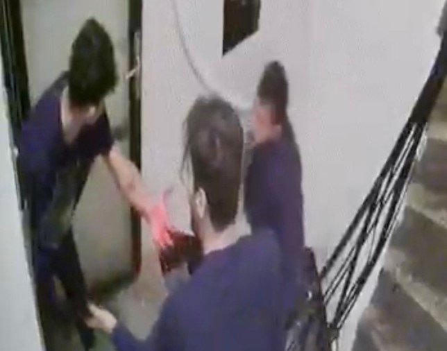 Beyoğlu’nda otel odasında kabusu yaşadı! Davet ettiği kişi 5 yerinden bıçakladı: O anlar kamerada Beyoğlu’nda otel odasında kabusu yaşadı! Davet ettiği kişi 5 yerinden bıçakladı: O anlar kamerada