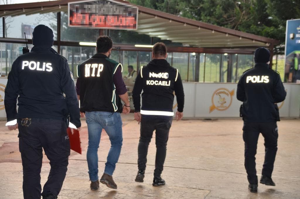 81 ilde Huzurlu Sokaklar ve Narkotik Suçları uygulaması: Aranan 986 kişi yakalandı