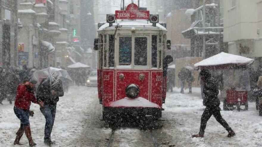 Meteorolojiden gece saatleri için İstanbula yoğun kar yağışı uyarısı