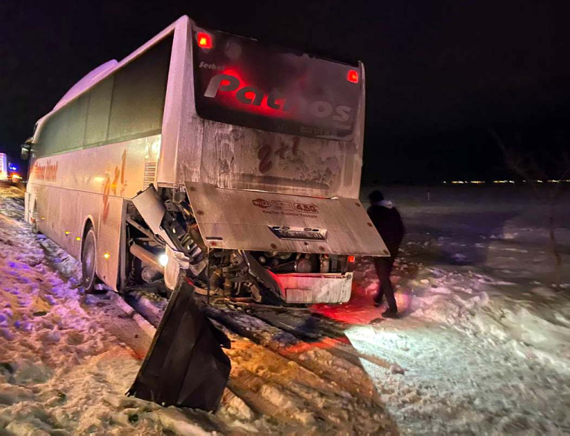 Son dakika: Aksaray’da yolcu otobüsü şarampole düştü: 4 yaralı