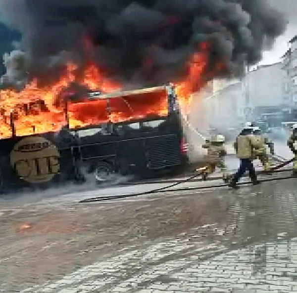 Son dakika | Esenyurtta panik anları! Park halindeki yolcu otobüsünde yangın çıktı