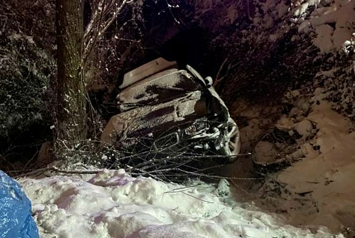 Buzlanma kazayı getirdi! Bursada dere yatağına uçan araçta bir kişi hayatını kaybetti üç kişi yaralandı