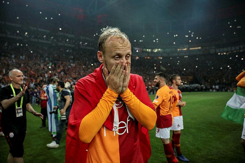 Galatasaray Semih Kayayı transfer ediyor! Resmi açıklama geldi Galatasaray Semih Kayayı transfer ediyor! Resmi açıklama geldi