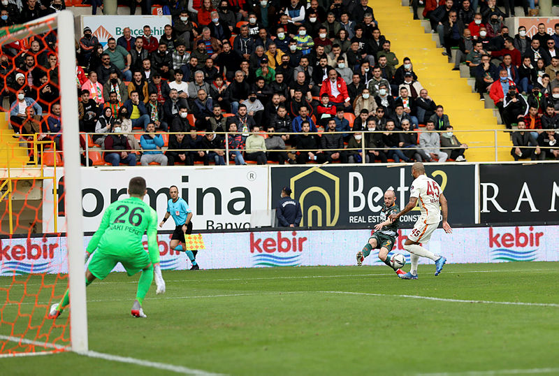 Galatasaray taraftarı hayran kaldı! Inaki Pena ilk maçında Musleranın rekoruna ortak oldu