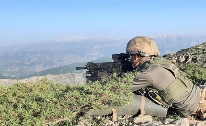 Son dakika: Türk komandosu sızma girişimindeki 2 PKKlı teröristi etkisiz hale getirdi