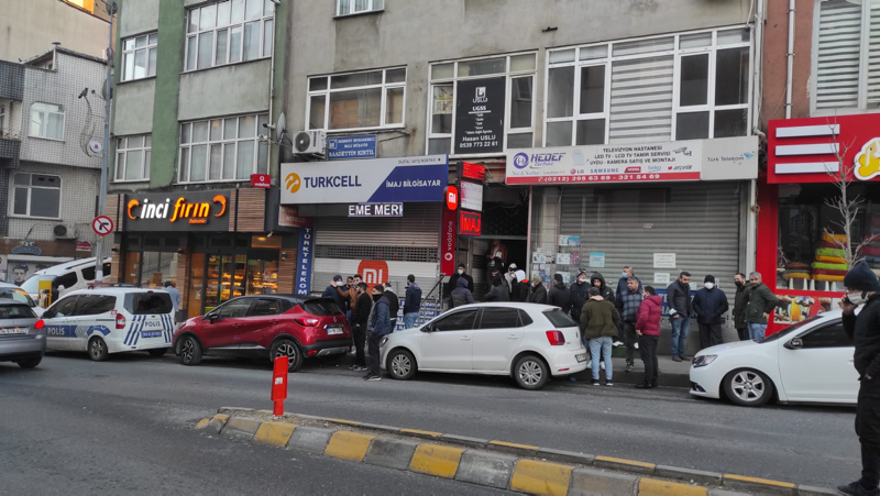 Son dakika: İstanbulda sır olay: Kağıthanede 3 arkadaş ofiste ölü bulundu! A Haber olay yerinde
