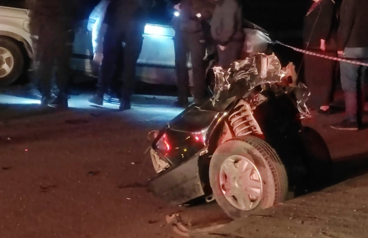 Trabzonda kazada otomobil 3 parçaya bölündü: 1 ölü, 4 yaralı