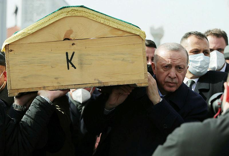Son dakika: Başkan Erdoğan Rize Ticaret Borsası eski Başkanı Ahmet Erdoğanın cenaze törenine katıldı