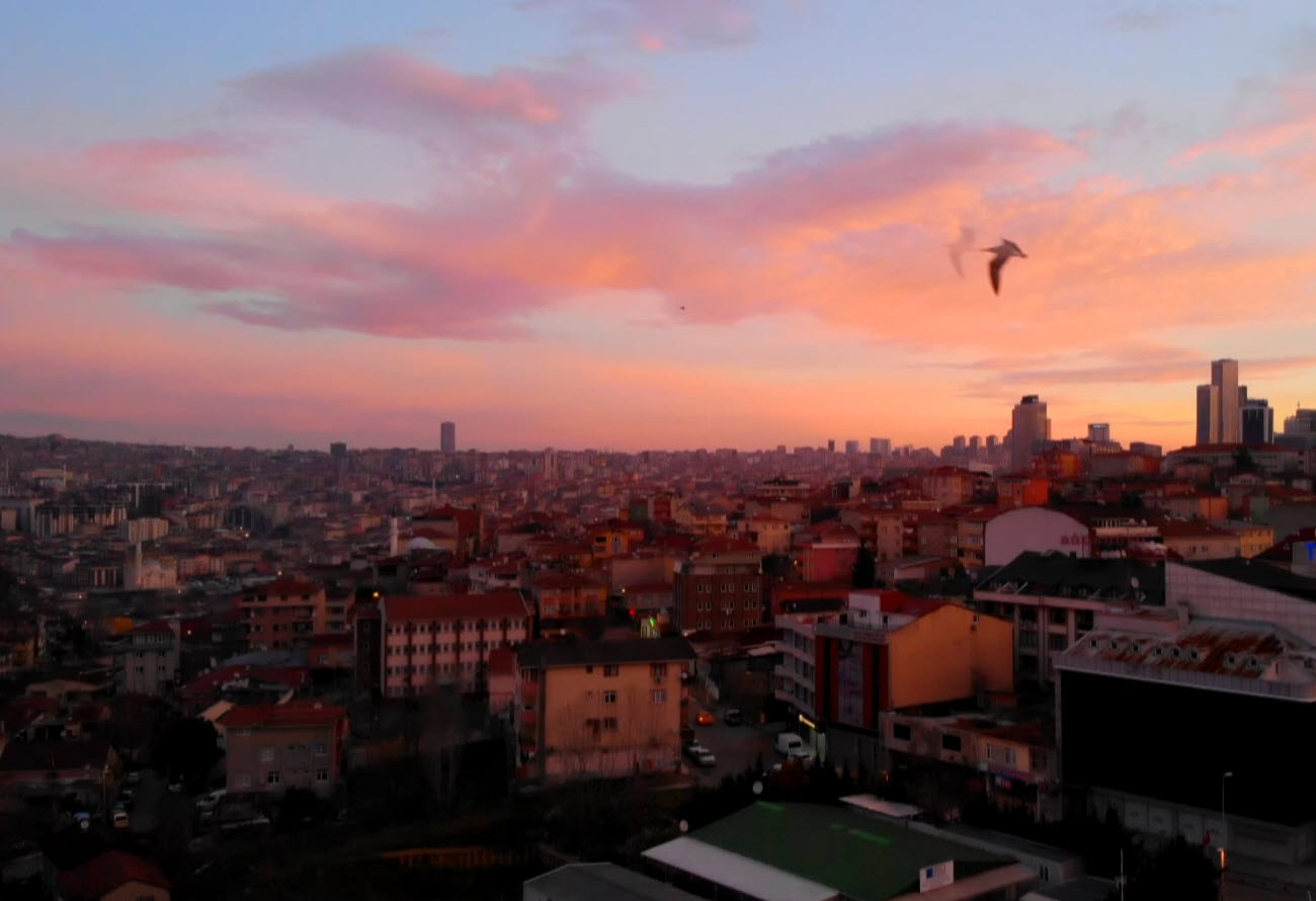 İstanbul güne böyle uyandı! Gökyüzü kızıla büründü