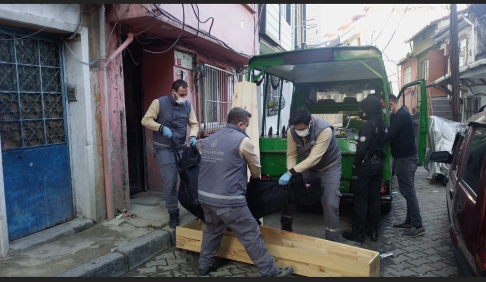 Şişli’de kiracısına ulaşamayınca polisi aradı: Salonda cesedi bulundu