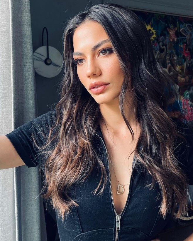 Demet Özdemir’in hayranları ayaklandı! Tartışmaya son noktayı koydular Demet Özdemir’in hayranları ayaklandı! Tartışmaya son noktayı koydular