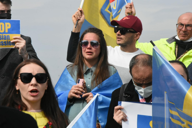 İzmirde yaşayan Ukraynalılardan Rusyaya savaşı durdurun çağrısı