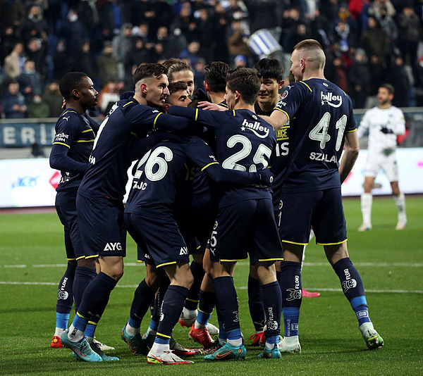 Kasımpaşa: 1 - Fenerbahçe: 2 MAÇ SONUCU | Kanarya son nefeste kazandı