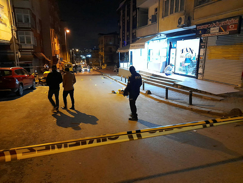 İstanbul Küçükçekmecede kuaföre silahlı saldırı: 1i ağır 6 yaralı