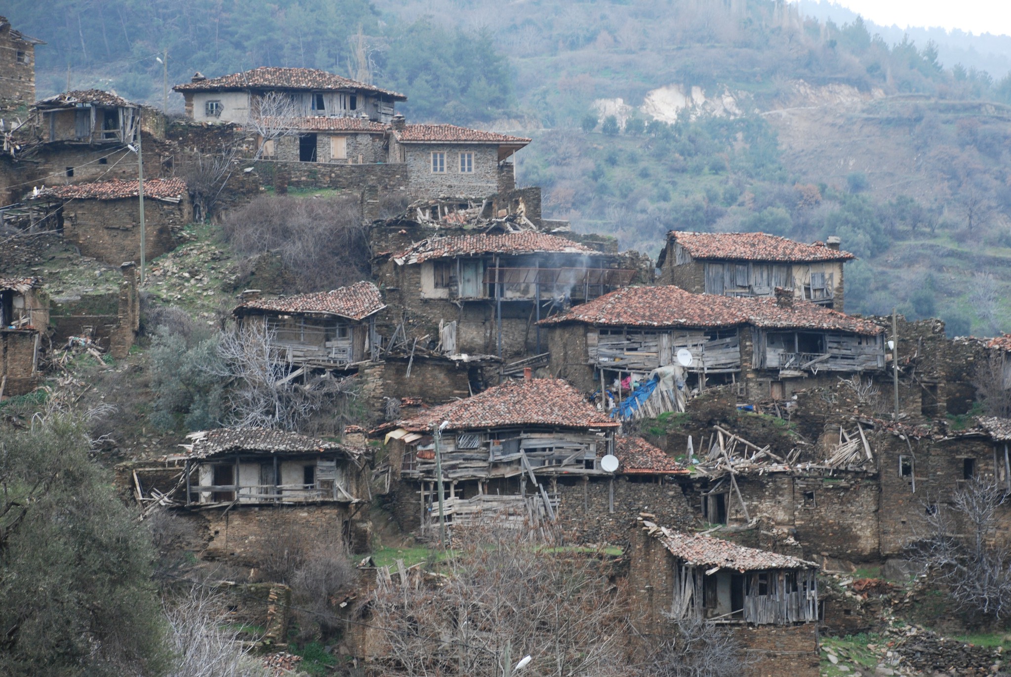 İzmirdeki terk edilmiş köyü Youtuberlar sardı! Köyümüzü kötü gösteriyorlar