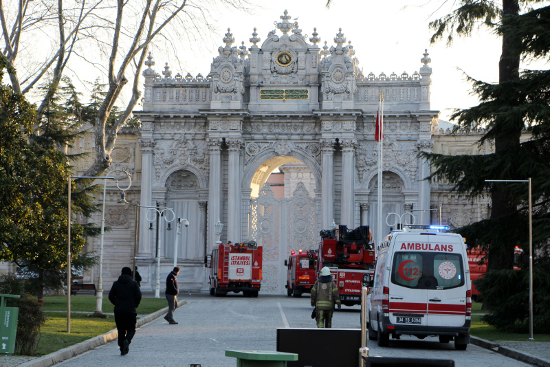 Son dakika: Dolmabahçe Sarayı marangozhanesinde korkutan yangın
