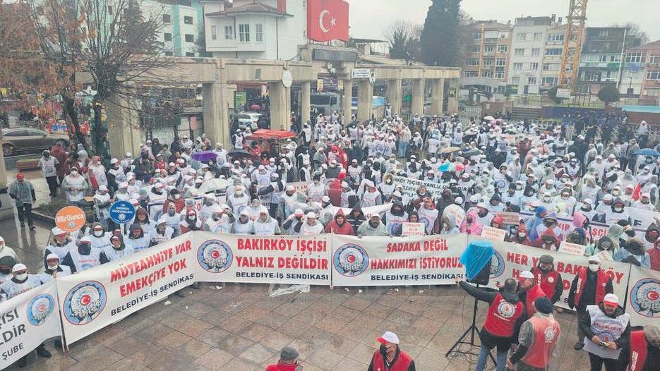CHPde işçi kıyımı! Zam yapıldıktan 2 hafta sonra kovulan işçiler Ankaraya yürüyor