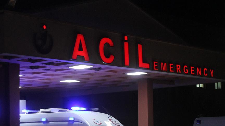 Beyoğlunda trafik kazası: Pikap takla attı 3 kişi yaralandı