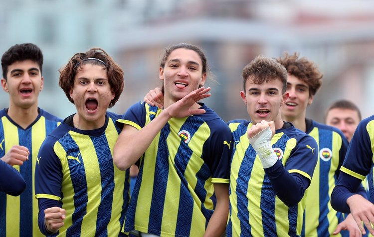 Günün ilk derbisi Fenerin! U-19 Gelişim Liginde Fenerbahçe, Trabzonsporu mağlup etti!
