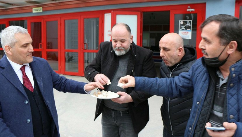 Karabükspor amatör kümeye düştü! Kulüp başkanı Mehmet Yüksel helva dağıttı
