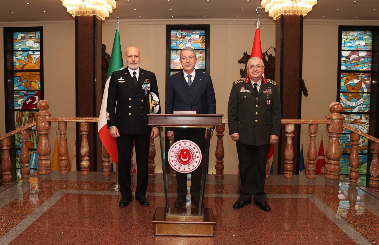 Milli Savunma Bakanı Hulusi Akar İtalya Genelkurmay Başkanı Dragoneyi kabul etti