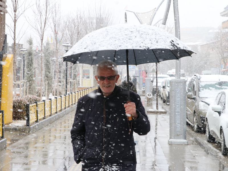 Türkiyeye Sibiryadan kar geliyor! Meteorolojiden o illere uyarı üstüne uyarı! İstanbulda acil toplantı