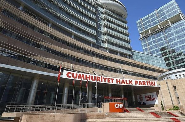 CHPde rüşvet soruşturması: Başkan Yardımcısı Cem Toptaş tutuklandı