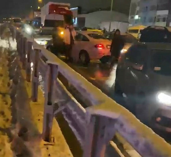Kocaeli'de zincirleme kaza: D100 trafiğe kapatıldı - 1