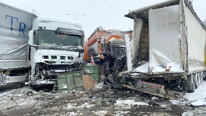 Kuzey Marmara Otoyolunda zincirleme kaza! 4 TIR birbirine girdi