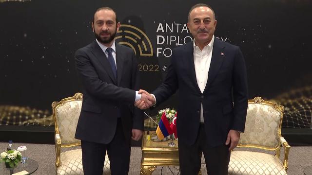 Son dakika: Ermenistan ile yeni dönem! Dışişleri Bakanı Mevlüt Çavuşoğlu Ermeni mevkidaşı Ararat Mirzoyan ile görüştü