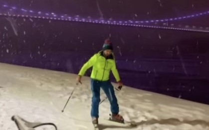 Avcılar’da kayak yapan kişi bu defa da Üsküdar’da kayak yaptı