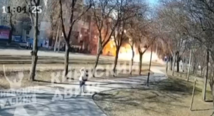 Kieve füzenin düşme anı kamerada! 1 kişi öldü, 5 kişi yaralandı