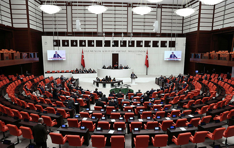 CHP ve HDPli vekillerin dokunulmazlıklarının kaldırılması için hazırlanan fezleke Mecliste