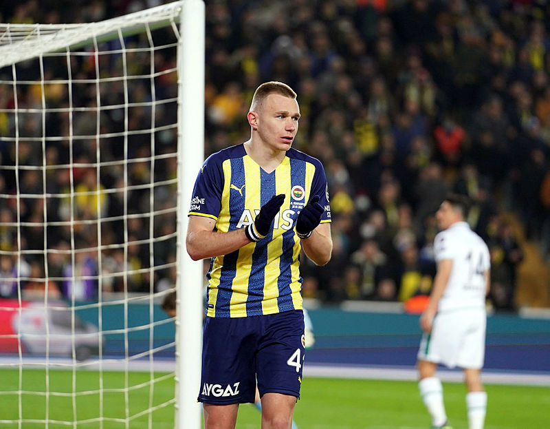Fenerbahçede Szalai şoku! Yıldız oyuncu maça devam edemedi